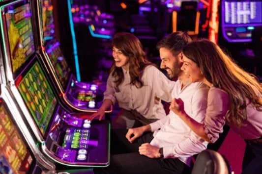 Bàn roulette và dragon tiger trong sảnh live casino goo88 trên thiết bị di động